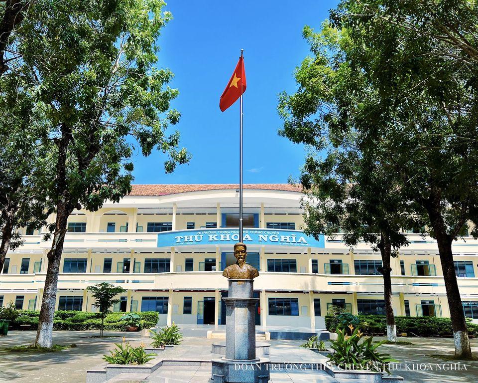 Trường Trung học phổ thông chuyên Thủ Khoa Nghĩa