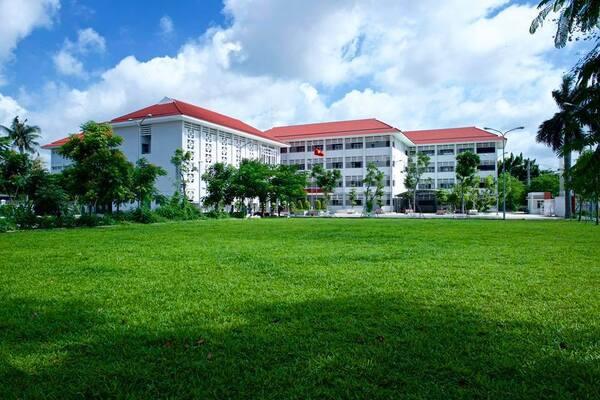 Trường Trung học phổ thông Nguyễn Hữu Cầu